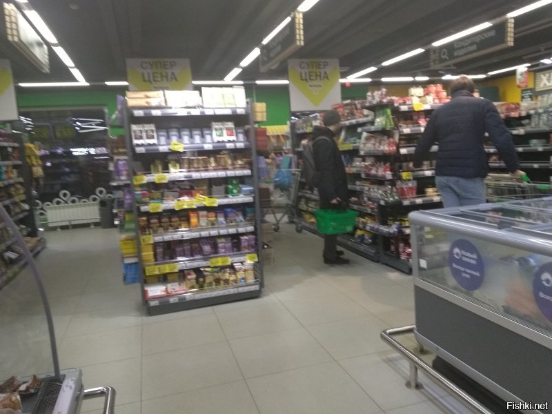 Перекресток в Западном административном округе Москвы. Снято в 19.10 17.03.2020