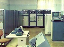 Эта  фотка чуть постарше , года на два-три. В 1976 ещё не было дисплеев, как на фото.