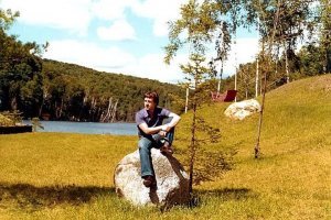 Летом 1976 года Владимир Высоцкий побывал в Канаде, где записал пластинку с канадскими музыкантами. Тем самым показав, что настоящий талант не ноет, что ему не дают творить, а ищет возможности...