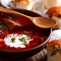 Лучше бы борщ сварила