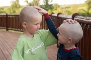 Меня так в детстве стригли, пока в школу не пошёл. А с армии я и сам так продолжаю.