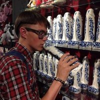 Ну ты и дятел. Впрочем вы, хомяки, все такие как я успел заметить. Мелкие, подленькие обосратыши, которые боятся всего вокруг, и способны кукарекать в интернете только
Кстати смотри, это вот один из самых горячих октевистов вашей, хомячковой тусовки. Так что ты явно не зря вспомнил про "предметы продолговатой формы". 
Вы там видимо постоянно таким балуетесь, убогие.
