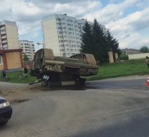 Гусеничная техника на асфальте при большой скорости, как корова на льду.