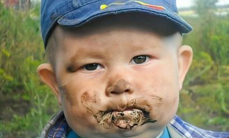 И так и всяк смотрю,не пойму что он сьел или ест,бабочка не бабочка ,что у него там во рту короче?)))