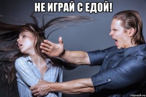 Японка готовит для дочерей яркие блюда с яйцами