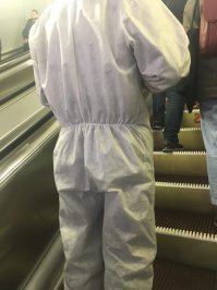 это костюм для маляров, защитит разве что от грязи.