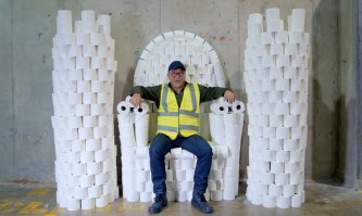 ..."«Уловом» преступника стали более восьми тонн туалетной бумаги и бумажных полотенец..."
Так он был один. В это суровое время получился бы не плохой бизнес. И делится ни с кем не надо. Вот только куда всё это добро складировать?

На фото: Король туалетной бумаги: - Неужели это всё моё!?