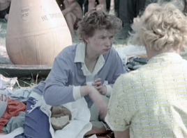 Этот полет в июне 1963 года, как и предыдущий годом ранее, был парным. Сначала улетел на орбиту Валерий Быковский, а через два дня прошел успешный старт корабля Восток-6 с Валентиной Терешковой.

Но далее посыпались внештатные ситуации. Физическое состояние Терешковой в космосе оставляло желать лучшего - ее преследовала тошнота, головокружения, общая слабость. Это мешало проводить ей намеченные опыты в нужном объеме, а потому решено было как можно скорее отправить ее на Землю.
Генерал-лейтенант Каманин записал в дневнике:

«18 июня [1963 года]. <...> С Терешковой разговаривал несколько раз. Чувствуется, что она устала, но не хочет признаться в этом. В последнем сеансе связи она не отвечала на вызовы ленинградского ИПа [измерительного пункта].

В. Терешкова чувствовала себя плохо; оставшиеся после полета тубы с пищей говорят о том, что «трое суток Чайке было не до еды», вспоминает Б.Е. Черток, во время сеансов связи ответы на вопросы Земли были нечеткими, сохранились в архиве записи. Были витки, когда Сергей Павлович не мог связаться с Терешковой: она проспала сеанс связи. Наконец, Терешкова не справилась с тренировкой по ручному управлению, которая была предусмотрена программой полета. Ситуация с ручным управлением особенно беспокоила Главного конструктора 19 июня перед спуском «Востока-6», о чем пишет в третьем томе своих воспоминаний Борис Евсеевич Черток. Слава богу, не подвела автоматика   и ручное управление не потребовалось.
Терешкова не смогла исправить неполадки вручную, но, тем не менее, автоматика успешно посадила корабль в Алтайском крае.

Но и там Валя накосячила. Раздала предназначенные для изучения тюбики с едой местным жителям в качестве сувениров, да и сама поела местной "земной" еды, что было категорически нельзя делать из-за непредсказуемой реакции организма и нарушении чистоты медицинского эксперимента.
Пистолет и скафандр она закинула в кусты и напялила гражданскую одежду.
Хуже того, Терешкова пыталась на Земле дописывать бортовой журнал, и это заметили прибывшие поисковики.

Из-за своих действий после приземления ей позднее пришлось выдержать настоящий разнос от Сергея Королева. Некоторые подробности инцидента можно найти в книге воспоминаний Бориса Чертока «Ракеты и люди. Горячие дни холодной войны»:

«Мы   инженеры, проектировавшие систему управления, считали, что управлять космическим кораблем гораздо проще, чем самолетом. Все процессы во времени более растянуты, есть возможность подумать. В штопор корабль не сорвется, и если запланировано включение тормозного двигателя, то по законам небесной механики корабль со своей орбиты никуда не денется. Стало быть, управлять им может каждый физически и психически нормальный и подготовленный за два-три месяца человек   даже женщина!

Оппоненты убедительно возражали: за штурвал самолета или руль автомобиля человека допускают после многих часов налета или «наезда» с инструктором. Что было на самом деле, мы решили узнать у самой «Чайки» в откровенной беседе «без начальства». <...>

Неожиданно в кабинет вошел Королев.   Извините, товарищи, мне нужно с Валей побеседовать. Через десять минут я ее к вам отпущу.

Я открыл «комнату отдыха» за кабинетом. Конфиденциальная беседа вместо десяти продолжалась минут тридцать. Королев появился первым. Посмотрев на собравшихся, лукаво улыбнулся и быстро вышел. Еще несколько минут мы прождали Терешкову. Она не могла скрыть заплаканных глаз и подавленного состояния. Мы поняли, что разговора, о котором договорились, теперь уже не получится. <...> У меня было ощущение, что она вот-вот заплачет. В конце концов разберемся мы с этим ручным управлением, а сейчас Терешкову надо освободить от наших допросов. Проводив «Чайку» до машины, я пообещал, что мы еще найдем время для серьезного разговора. Когда вернулся, за столом шло бурное обсуждение случившегося. <...> Никто из нас так и не узнал, зачем СП [Сергею Павловичу] понадобилось доводить Терешкову до слез».
Королев  был очень зол и сказал фразу :
- Пока я жив, ни одна баба больше в космос не полетит !

Причем, слово «баба»  додумали журналисты, чтобы вообще можно было опубликовать эту гораздо более грубую фразу

Главный конструктор космической техники Сергей Королев после полета Терешковой расформировал женский отряд космонавтов и отменил все запланированные дальнейшие полеты женщин в космос.

На протяжении многих лет после полета Валентины Терешковой советские женщины не поднимались в космос, уж слишком много сложностей возникало в полете в связи с "индивидуальными особенностями женского организма".