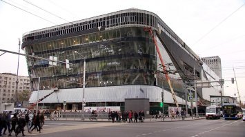 Я не ошибся. Это мое отношение к нему за его отношение к жителям... Он пришлый - ему всё равно.
А также 
И нахера местным жителям ещё и вот такой автовокзалоторговый центр?
Там в советское время было не протолкнуться...