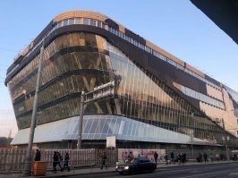 Я не ошибся. Это мое отношение к нему за его отношение к жителям... Он пришлый - ему всё равно.
А также 
И нахера местным жителям ещё и вот такой автовокзалоторговый центр?
Там в советское время было не протолкнуться...