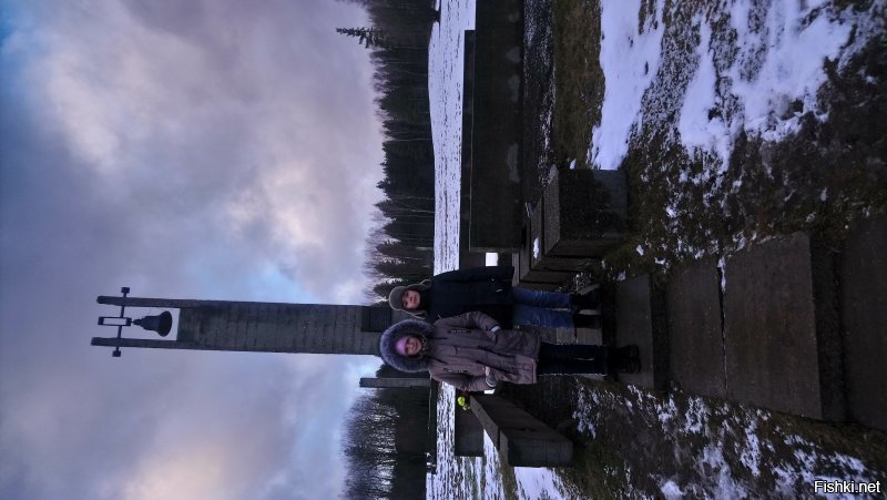 Ошибка в последней картинке. Я был в Хатыни на новогодних праздниках, возил детей, показать всю глубину той боли за сожжены заживо невинных людей, так вот, в музее, который стоит рядом с комплексом, нет ни одного свидетельства того, что в унчтоженни людей принимали участие немцы. Сплошь и рядом, исключительно украинские фамилии. Кстати, комрады, рекомендую это место к посещению, желательно с детьми, мои много что для себя вынесли. И каждые 30 секунд колокольный звон....