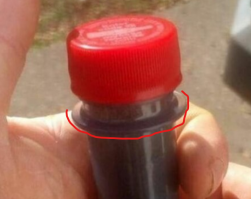 В кромку окаймляющую заготовку тоже что-то залили?