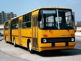 никогда не понимал двух-дверных компоновок.
не функционально. не практично. ни убраться нормально сзади, ни пассажиров назад посадить без вылезания переднего седока, ни резко покинуть салон в экстренной ситуации. 
не пользуешься задними сиденьями? возьми двухместную тачку. пикап, например.)))

та же ситуация и с лимузинами.
это действительно россскошь - ползать на четвереньках по узкой и длинной норе?
купи автобус с гармошкой и хоть полноформатный бильярд там установи, хоть в минигольф с друзьями режься.
не на карачках. да и смокинг не помнёшь!)))