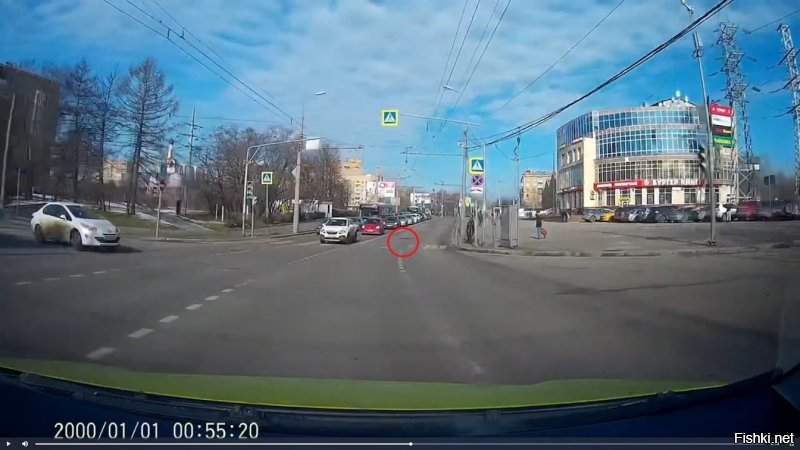 автор скорее всего уже не смотрел по сторонам а смотрел черное пятно за поворотом яма или нет и как его объехать