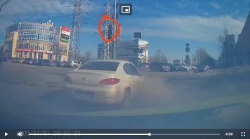 Слепой водитель французского автомобиля устроил ДТП