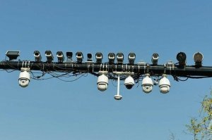 Интересно, какой рукожоп собирал это все и оставил эту паутину?.....