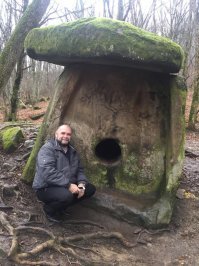 Винипух пришёл в гости к Кролику.