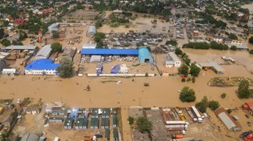 Да кучу нерентабельных плотин еще тупорылые коммуняки понастроили. А вот умные, хозяйственные капиталисты не стали их поддерживать в работоспособном состоянии. Нерентабельно же...