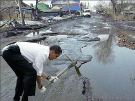 "В ямку - бух!", или Дорога ярости в РФ: 15 раз, когда авто провалились под землю