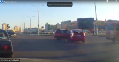 Такое впечатление, что "Калину" Тойота преднамеренно таранила. Калина уже проехала, а в Тойотке сидело что-то типа ТП.