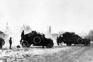 Это не обязательно Бельгия...
В ноябре 1915 года броневые части Русской Армии пополнились извне   в Россию прибыл Бельгийский автобронедивизион. Он потом воевал на Юго-Западном фронте в Галиции
Император Николай II на смотре Бельгийского бронедивизиона в Царском Селе. Декабрь 1915 года (РГАКФД). и др...