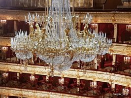 Всё ясно кроме одного: почему нельзя фотографировать театральные люстры? 
(Люстра "Большого")