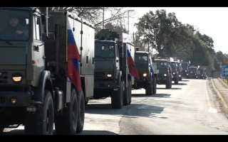 Бергамо. Вместо высадки в аэропорту Ломбардии, путинский конвой под камеры прогнали из Рима через пол-Италии.

Тем временем американские транспортники C-130 Hercules доставляют в Италию медоборудование (фото 4), но не кричат об этом на весь мир. Почему? Просто у стран разные цели