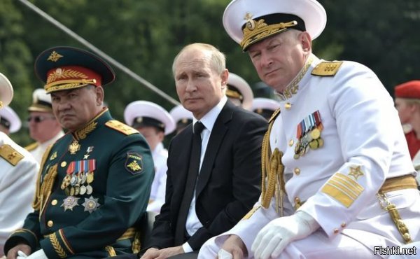 Александр Роджерс: Несколько мыслей про обращение Путина



Вчера Президент Российской Федерации Владимир Путин выступил с внеочередным обращением к народу в связи с пандемией коронавируса.

У нас многие до сих пор не воспринимают сложившуюся ситуацию всерьёз, как она того заслуживает. А абсолютно правдивую картинку о том, какой ужас творится в других странах (прежде всего в США и странах ЕС) считают «кремлёвской пропагандой».

Одни летают в другие страны «потому что подешевело», другие сбегают из карантина (подвергая жизни и здоровье остальных людей опасности), третьи не соблюдают режимы самоизоляции и социального дистанцирования, четвёртые пытаются спекулировать масками или продавать фальшивые лекарства, пятые распространяют фейковые новости и пытаются нагнетать панику.

У президента доступ к информации принципиально иного уровня. Поэтому он проанализировал полученную информацию (пообщавшись как с медиками, так и с экономистами из правительства) и ввёл ряд антикризисных мер.

Все предложенные меры можно разделить на три части:
  направленные на сдерживание эпидемии;
  направленные на снижение экономических последствий эпидемии;
  «под шумок». Шучу. Направленные на нейтрализацию последствий экономического кризиса в США и связанного с этим бегства спекулятивного капитала.

К первым относятся:

1. Перенос голосования об изменениях в Конституцию.
2. Выходная неделя с сохранением зарплаты (подчёркиваю: она не для того, чтобы вы кинулись ходить в кино и рестораны, ездили в гости или на шашлыки – она для того, чтобы вы сидели дома!).
3. Минимизация социальных контактов на период эпидемии.
4. Ужесточение ответственности за нарушение карантина и распространение фейковых новостей.
5. Дополнительный комплекс мер по материальному стимулированию медиков и обеспечению их всем необходимым.

Ко вторым относятся:
1. Автоматическое продление (без справок) на полгода всех социальных пособий и льгот.
2. Досрочные выплаты ветеранам войны и труженикам тыла 75 и 50 тысяч соответственно.
3. Дополнительные разовые выплаты в 5 тысяч на детей до 3 лет.
4. Увеличение пособия по безработице в полтора раза.
5. Каникулы по ипотечным и потребительским кредитам.
6. Пролонгация кредитов для ИП.
7. Отсрочка на полгода для бизнеса по всем налогам, кроме НДС.
8. Мораторий на полгода на банкротства предприятий.
9. Снижение ставки страховых взносов с 30% до 15% для зарплат больше МРОТ, прежде всего для работающих на малый и средний бизнес.

К третьим относится увеличение налога на вывод капитала с 2 до 15%. И если это кого-то за границей не устраивает, то Россия готова в одностороннем порядке выходить из соглашений об избегании двойного налогообложения.

Это сделано, чтобы дополнительно «постричь» западный спекулятивный капитал, который задрал курс доллара в последние пару недель, пытаясь вывести свои средства в связи с экономическим кризисом в США.

Плюс на время эпидемии с завтрашнего дня полностью прекращается авиасообщение с другими странами (за исключением спецрейсов, вывозящих россиян домой).

Также облагаются налогом рантье – налог в 15% на проценты по банковским вкладам свыше миллиона рублей. Как уже отмечают некоторые комментаторы «Те же люди, которые вчера заявляли, что последнее кое-что доедают без соли, теперь возмущаются налогами с миллионных вкладов».

И, что Путин не успел озвучить, но уже сказал Белоусов, будут предоставляться краткосрочные (на полгода) беспроцентные кредиты для бизнеса.

Как видим, озвученными Путиным мерами всё не исчерпывается. Например, Министерство обороны России до 15 мая возведет 16 модульных инфекционных центров (до 30 апреля первые восемь, и до 15 мая остальные).

Про различные дополнительные меры экономического характера правительство сообщает буквально каждые несколько часов.

Более того, у нас сейчас нет такого ада, как в Италии, Испании или Нью-Йорке исключительно потому, что руководство России одним из первых приняло самые жёсткие меры (в том числе и закрыв китайскую границу, за что некоторые неадекваты ещё и пытались его критиковать).

Как я и предупреждал ещё в декабре, планета (а не только и не столько Россия) входит в зону турбулентности. Экономические кризисы, эпидемии, войны.

Речь идёт как о борьбе за будущее доминирование, так и о элементарном выживании целых стран и народов. Так что никого ваши индивидуальные «Это мне не нравится» и «Этого мне не хочется» волновать не будут. Нигде.

P.S. Пора перестраивать своё мышление на мобилизационный лад. Или бегите на свободный Запад, мухахаха.

Александр Роджерс