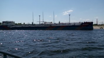 проработал инспекторам по нефтепродуктам, без малого 20 лет. Занимался подсчетом количества груза на танкерах. У нас в Саратов поменьше заходили...