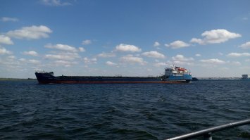 проработал инспекторам по нефтепродуктам, без малого 20 лет. Занимался подсчетом количества груза на танкерах. У нас в Саратов поменьше заходили...
