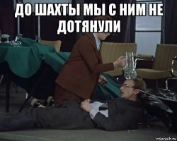 Рабочие разрушили несколько лестничных пролетов, уронив двигатель лифта