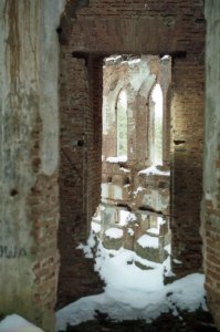 Показали бы замок в Коссово (Белоруссия). Каким он был до войны, после войны, и какой сейчас.
У меня есть фото только 2004 года