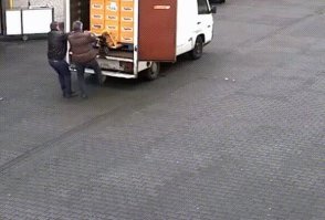 На что эти два дебила рассчитывали? Что рохля на воздушной подушке?