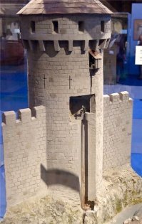 Ну ломать , не строить  есть даже такое понятие , как "срыть замок" .
Если не было в планах захватчиков укрепляться на захваченных территориях , то тогда действительно замки разрушали . По крайней мере те элементы , что выполняли оборонительные функции .
Ну а так как в средние века замки располагались в ключевых точках местности , то и было жизненно важным захватывать их при продвижении вглубь вражеской территории ( не фиг партизанам шарое"биться по тылам очередного повелителя вселенной ) 
Ну а насчет ресурсов  для разрушения замков , так войны и ведутся для получения именно этих ресурсов . Как в прочем и всегда . как в прочем и сегодня ....
Маленький пример о замке Шато-Гайар ....... Французский король Филипп 2 захватил замок используя выгребной канал от сортира  ведущий в господские покои .
Захватил замок и потом ещё и усилил его .