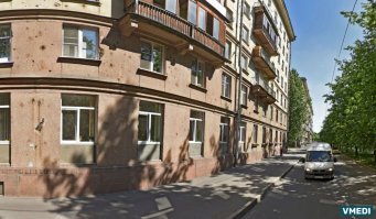 Живёшь не далеко и часто не замечаешь моменты разные. Например 76 лет прошло с последних обстрелов города, а на фасадах жилых домов до сих пор отметины от взрывов.  Ул.Гастелло, Пр.Гагарина...