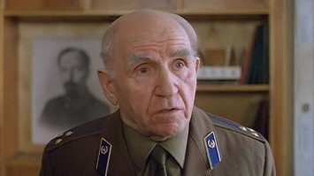 "...вот полковник Петренко никогда не женился, сколько об этом не просили его дети!" (С)