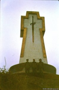 стоит,не снесли