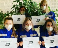 Последняя девочка прелесть и вот здесь внизу справа:
