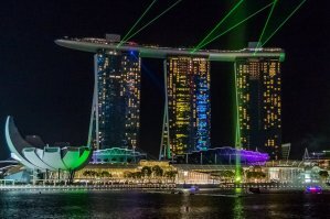 Я бы еще добавил Marina Bay Sands в Сингапуре.