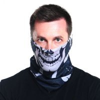 А в чем сложности с масками в аптеках? У нас продают свободно и ценник не менялся. 
По поводу самодельных масок - китайское оригами это жесть. Ради пары часов ношения так извращаться могут только китайцы. Для справки - обычный (плотный) х.б. платок, повязанный на рот и нос, роль защиты от чихающих выполняет хорошо. Дома его кидают в миску с водой, кипятят десяток минут и он снова готов к защите :). Некоторые даже не кипятят а просто тщательно гладят утюгом, считая что это всю осевшую на платке "живность" убивает (так это или нет, сказать не могу но лично такую практику видел)