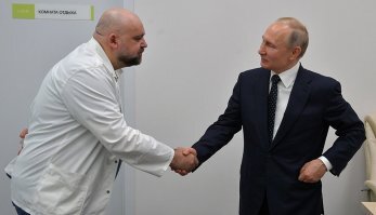 Аффтар, ну а че ты вот про сей факт умалчиваешь?! - 
Чувак в белом, на фото слева - тож навальненок???!!!
Путин дружески рукожамкается с оппозицией???)))