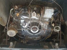 имея дело с машинами видел много вариантов исполнения приводных ремней всяких агрегатов, и не только ремней ( фв т5 или туарег с 2.5 турбодизель о пяти цилиндрах)
но такое реально впервые и довольно таки необычно-непривычно