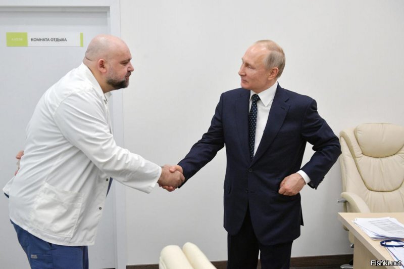 24 марта президент посетил стройплощадку инфекционного центра в Коммунарке...