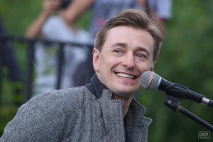 Фигня  .....вот они скрепно поют ))