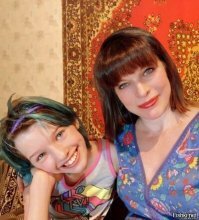 Дочь Миллы Йовович написала сказку на русском языке и прочитала ее подписчикам матери