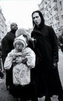 Прикольный комбез у него, и шапочка...