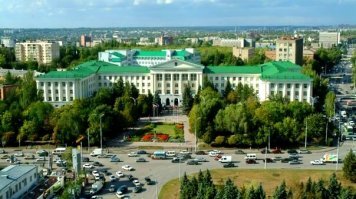 А ДГТУ? Там и само здание, и площадь Гагарина, и парк! Люблю Ростов!!!