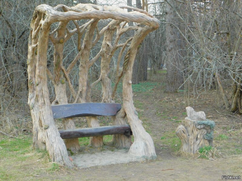 Вот тебе идея для поделки.
П.С. У нас нарубили деревьев в лесу и вот не утилизировали, а..