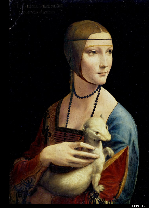 Тут очень вскользь упомянуто вообще Возрождение, а ведь эпоха Ренессанса совершенно отчётливо делится на три сегмента. Раннее Возрождение, Высокое и Позднее. 
 Вот в первом (начало XV конец XV века) и было это странное и нелепое увлечение безбровостью и залысинами. Это были времена повальных болезней, моров чумы и конечно всё это накладывало неизгладимые отпечатки на внешность. Для пополнения населения, женщины вынуждены были рожать больше детей и девочек очень рано выдавали замуж. Потому у многих аристократок такой замученный вид, безгрудый и вообще неживой. Это собственно не дань красоте, а естественный вид подавляющего большинства людей. 
 Во время высокого Возрождения (конец XV первые 20 лет XVI века) люди, уставшие от этих страданий, хотели уже чего то светлого, праздничного, красивого и в то же время земного. Художники очень точно на это среагировали и стали воспевать натуральную человеческую здоровую красоту, ставя в пример какими надо быть, стремиться к этому, вспоминая культ здоровья и тела Античной Греции. И вот тогда на первый план и вышли такие гении как Боттичелли, да Винчи, Рафаэль, Микеланджело. 
 И как венец этого изменения восприятия окружающего и лично человека, стали развивать и продолжать их стили новые мастера Позднего Возрождения (середина XVI 1590-е годы). Они и дальше упирали на здоровую, естественную красоту, но всё более вписывая её в прекрасные томные и опять же естественные пейзажи. Один из ярких представителей Позднего Ренессанса был Тициан. При всей пафосности его сюжетов, в большинстве религиозных, все без исключения его герои картин абсолютно живые, красивые люди. Красивые и по теперешним меркам. 
 Именно Высокое и Позднее Возрождение привело изображение человека к абсолютно новому пониманию. Портрет стал не просто избражением черт лица, он стал показателем ХАРАКТЕРА изображённого там человека. Именно Возрождение принесло нам гениальность живописи в передачи души людей на картинах.
 А указанные в статье особенности относятся лишь к раннему, остаточному от Средневековья периоду.
 Ниже произведения гениев Высокого и Позднего Возрождения. Не правда ли великолепно, необыкновенно волшебно прекрасно!