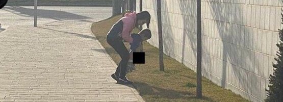 Я, конечно понимаю, желание налайкодрочить на проверенной теме и всё такое, но какие-то границы разумного должны быть. 
Поясняю для дебила-задрота: маленький ребёнок не будет долго терпеть, добежать до общественного туалета или Макдака через квартал не всегда получается. Ребёнок должен ходить мокрым, потому что вы мудаки? И да, маленький ребёнок не мочится реками, как взрослый ужравшийся пива мужик. 
Встретил бы подобного тебе умника на улице, сделал бы ему пасть, как у крокодила. Впрочем, там вы дальше сопения в две дырки не заходите. 
Дебил, блть.